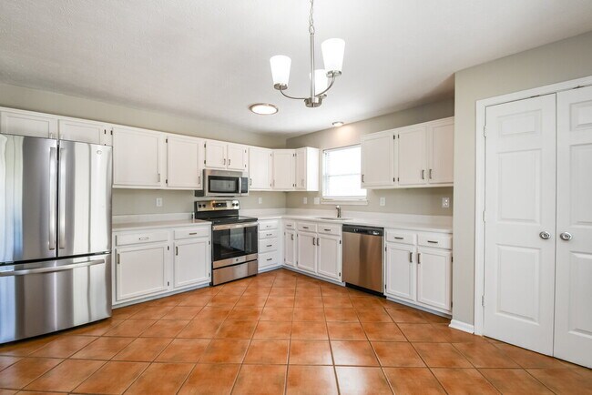 Building Photo - 14 Lake Dr N