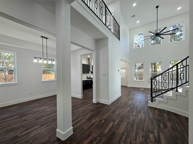 Building Photo - 14811 Wallach Dr