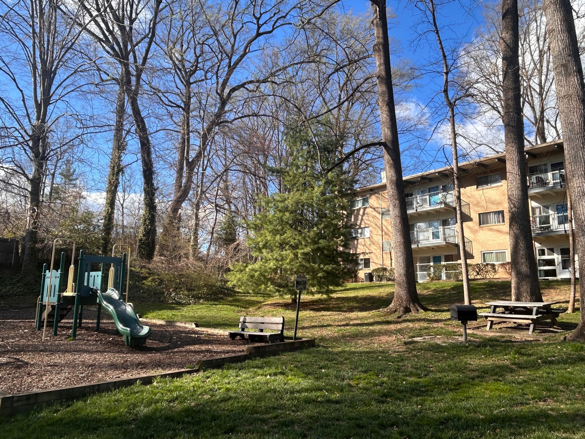 Building Photo - 4923 Americana Dr