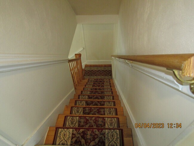 Building Photo - Colonial Place
