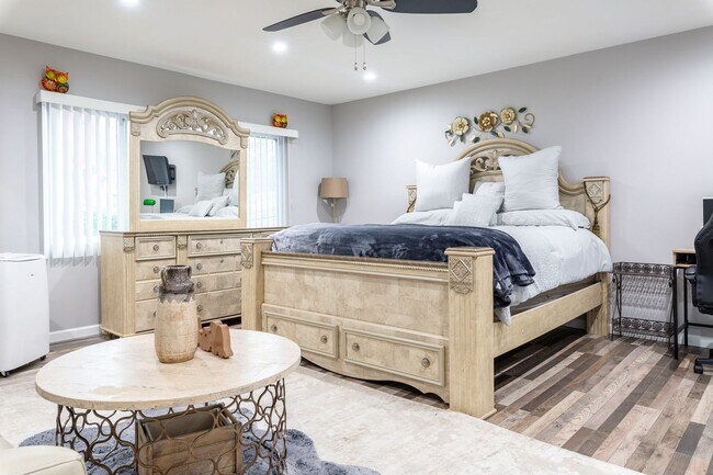 Building Photo - Adorable Studio for Rent - Short Term Fully Furnished!