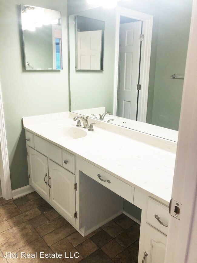 Building Photo - 2 br, 2 bath House - 1647 Executive Park L...