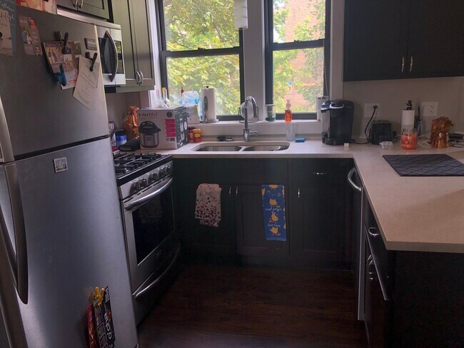 Building Photo - 2048 N Damen Ave