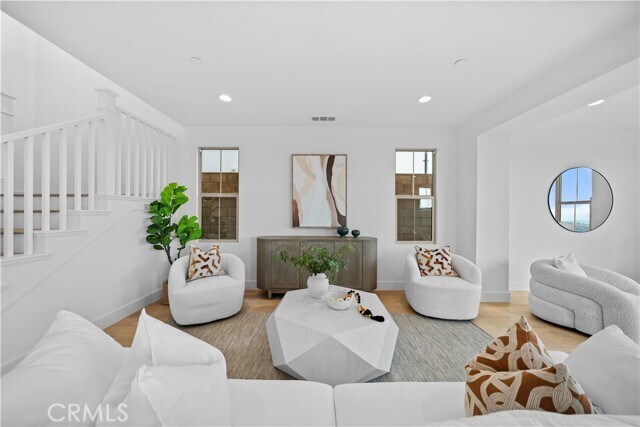 Building Photo - 206 Collino