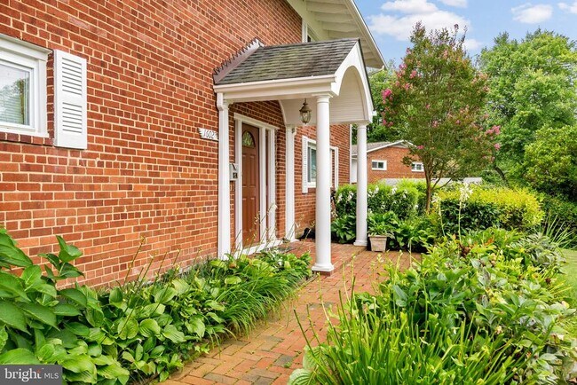 Building Photo - 1602 Woodmoor Ln