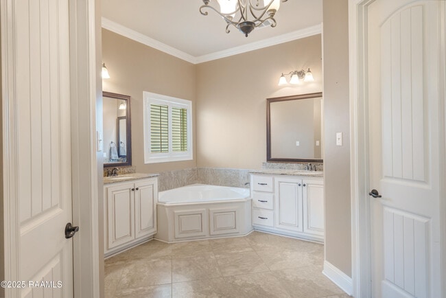 Building Photo - 104 Gated Trinity Ct