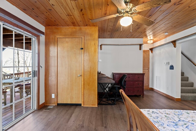 Building Photo - 221 Grizzly Rd