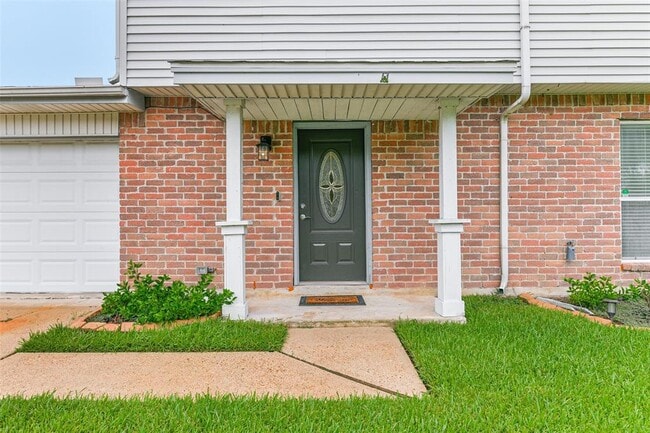 Building Photo - 207 Woodvale Dr