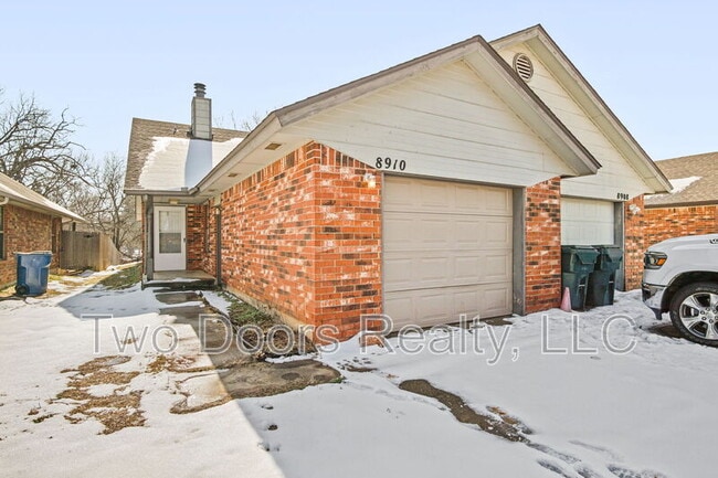 Building Photo - 8910 Oak Valley Dr