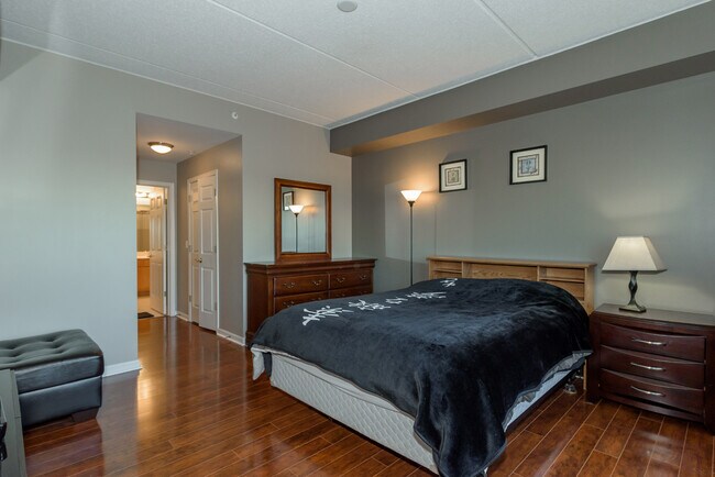 Building Photo - 6420 Double Eagle Dr