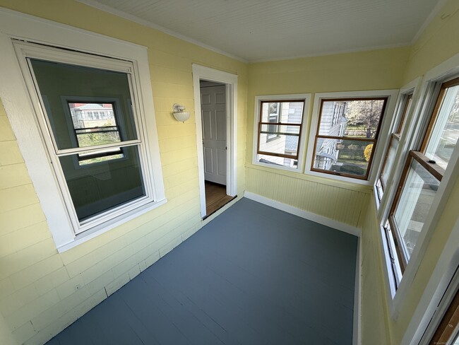 Building Photo - 109 Evergreen Ave
