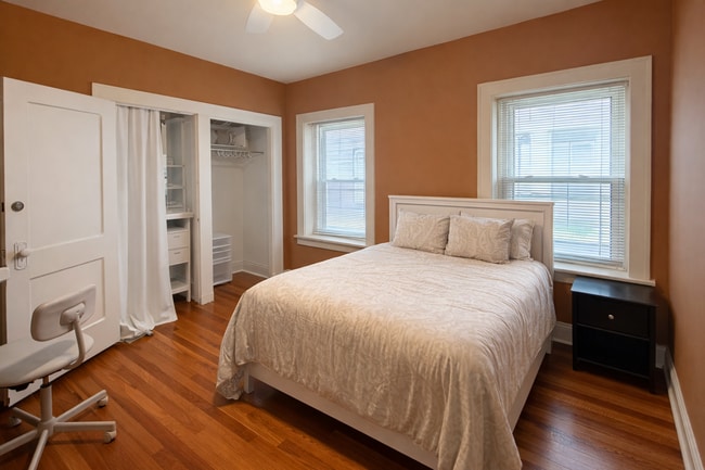 Building Photo - FULLY Furnished Plaza Condo