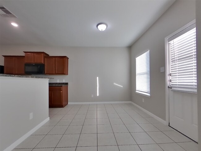 Building Photo - 916 American Monarch Dr