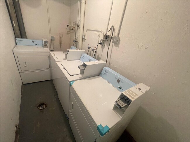 Building Photo - 395 SW 15th St