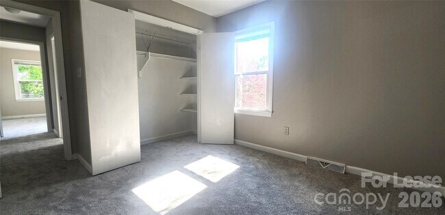 Building Photo - 2015 Glouchester Cir