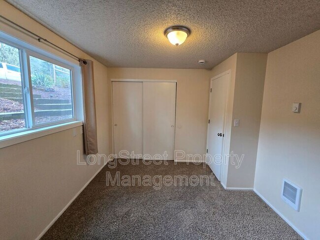 Building Photo - 2911 NW Ashwood Dr