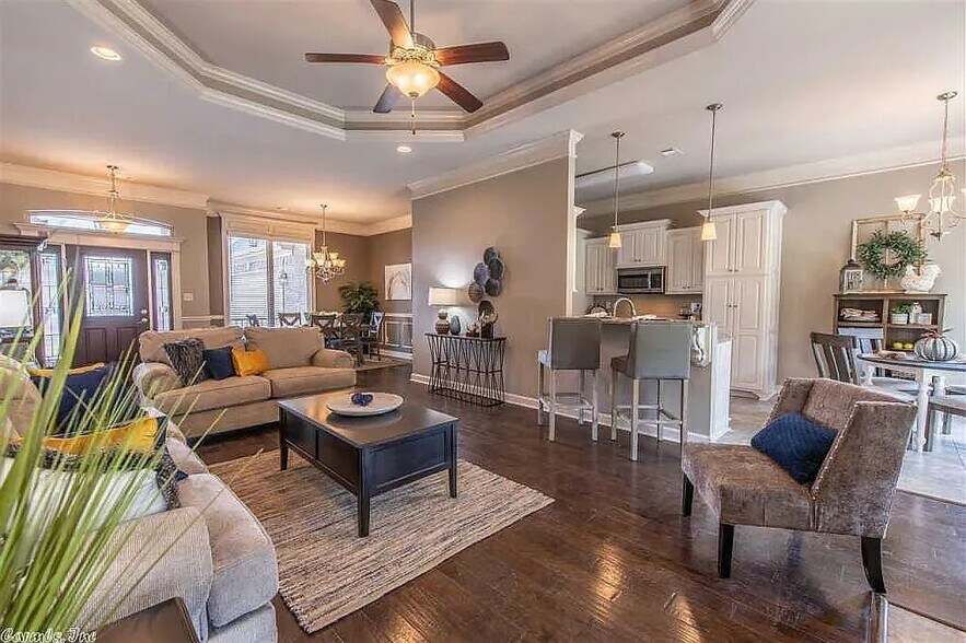 Building Photo - 9309 Meadow Gardens Cir