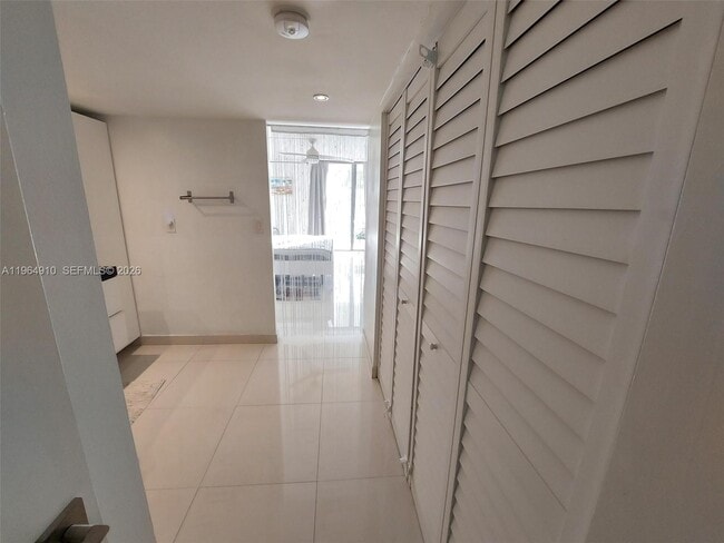 Building Photo - 3375 N Country Club Dr