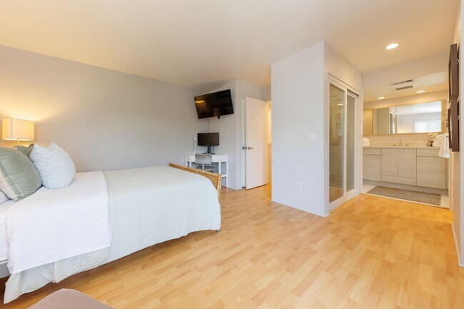 Building Photo - Summer Availability -Steps from La Jolla Shores Beach, Fully Furnished!