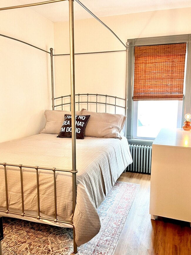 Building Photo - 710 3rd Ave