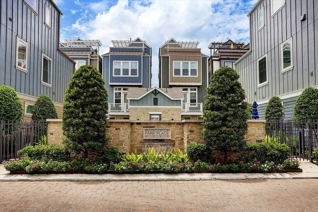 Primary Photo - 704 N Shepherd Dr
