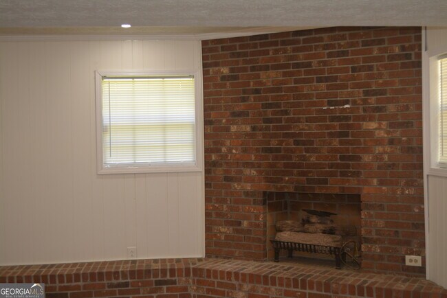 Building Photo - 354 Roy Huie Rd