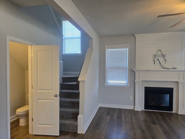 Building Photo - Perfect Mebane Location!
