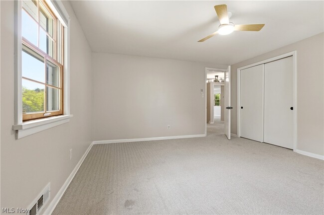 Building Photo - 2056 Laurel Hill Dr
