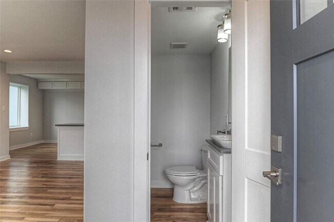 Building Photo - 1822 25th St