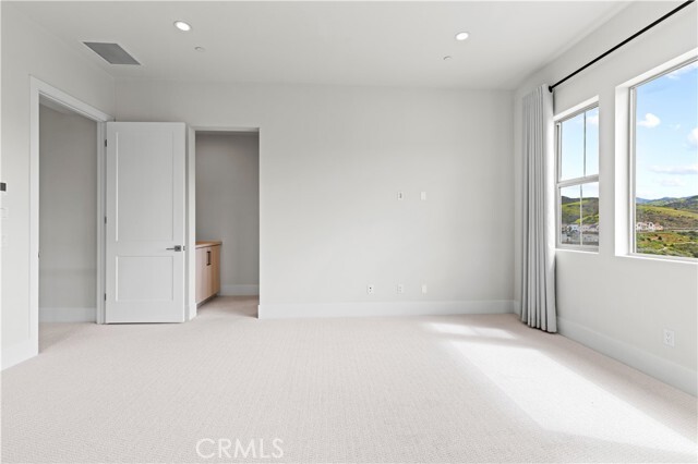 Building Photo - 122 Mossvine