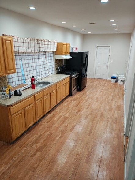 Building Photo - 234 E 9th Ave