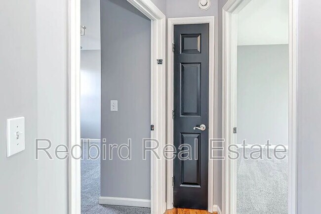 Building Photo - 1057 Meandering Way