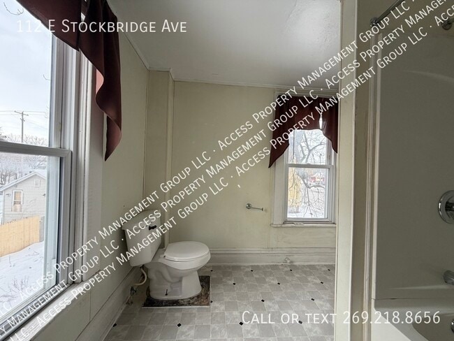 Building Photo - 112 E Stockbridge Ave