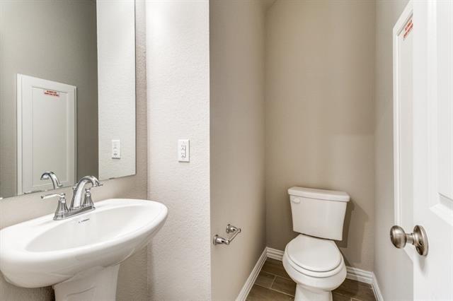 Building Photo - 3740 Paradise Way