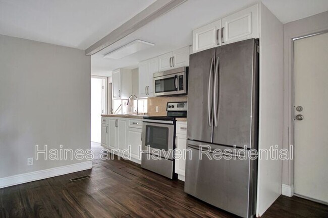 Building Photo - 26 Forest Dr