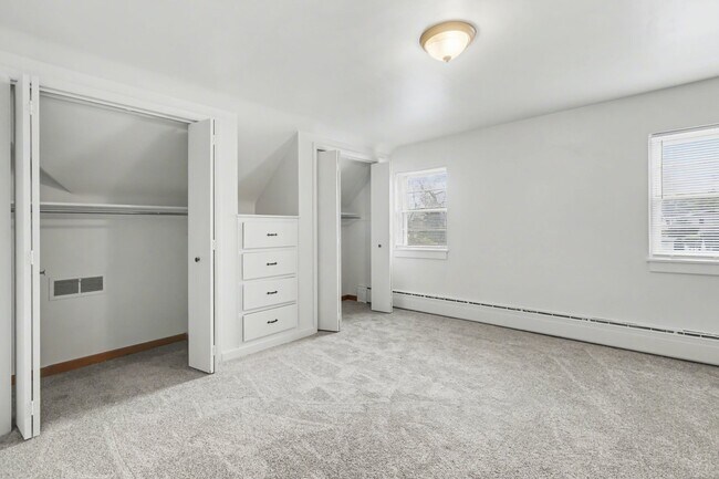 Building Photo - 2327 Chestnut St