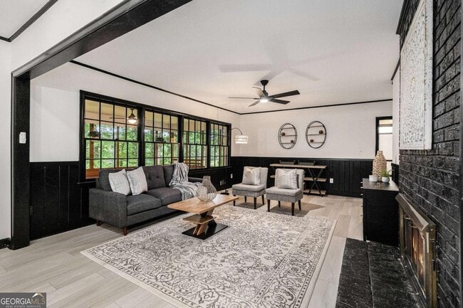 Building Photo - 788 Sherwood Rd N W