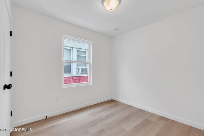 Building Photo - 211 Dewitt Ave