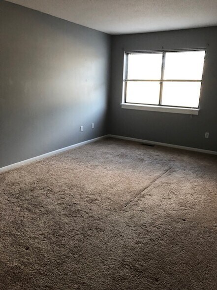 Master bedroom - 428 Thoreau Rd