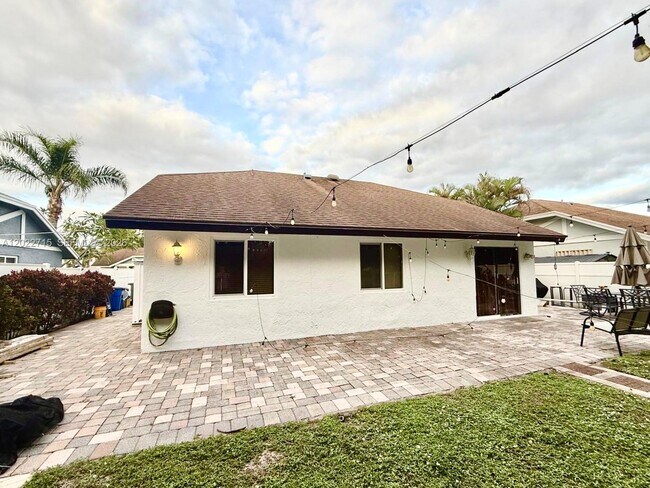 Building Photo - 10669 Boca Entrada Blvd