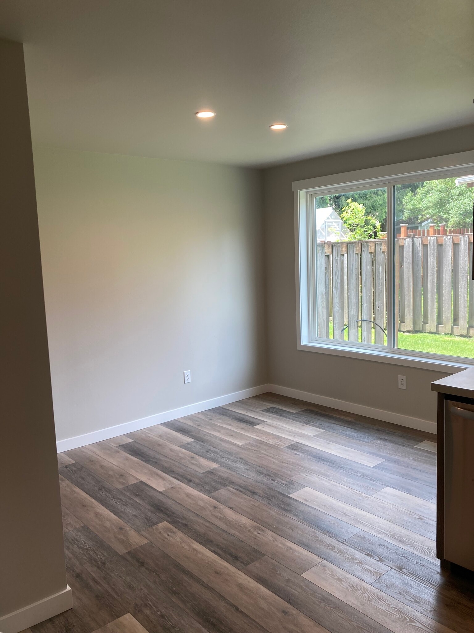 Building Photo - 620 27th Ave SE