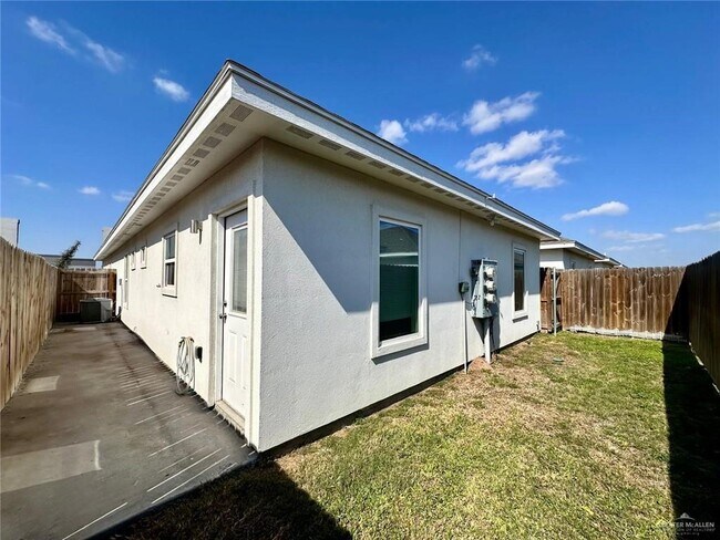 Building Photo - 3312 S Mia Ln