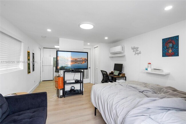 Building Photo - 5854 SW 62nd St