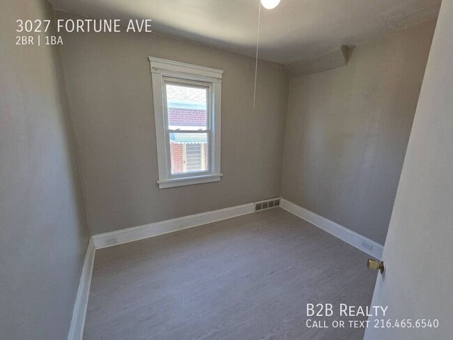 Building Photo - 3027 Fortune Ave