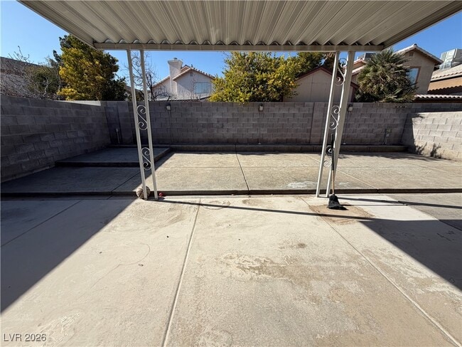 Building Photo - 2335 Bowstring Dr