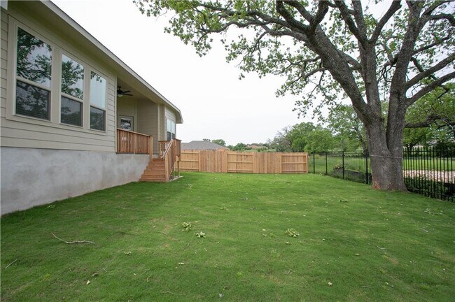 Building Photo - 121 El Ranchero Rd