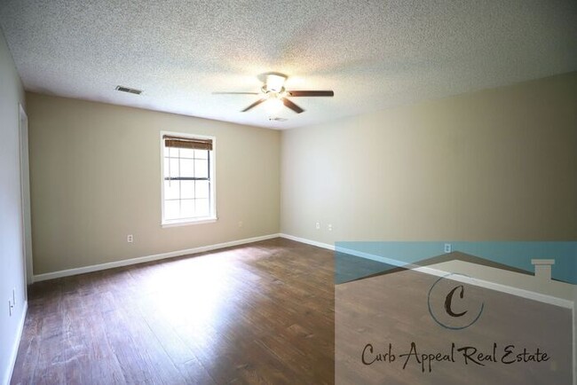 Building Photo - Nettleton Schools - 6 bed/ 3 bath 2,500 sq.ft.., back deck, fenced yard!!