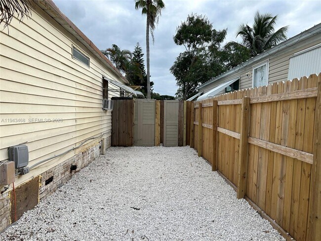 Building Photo - 11942 N Branch Rd