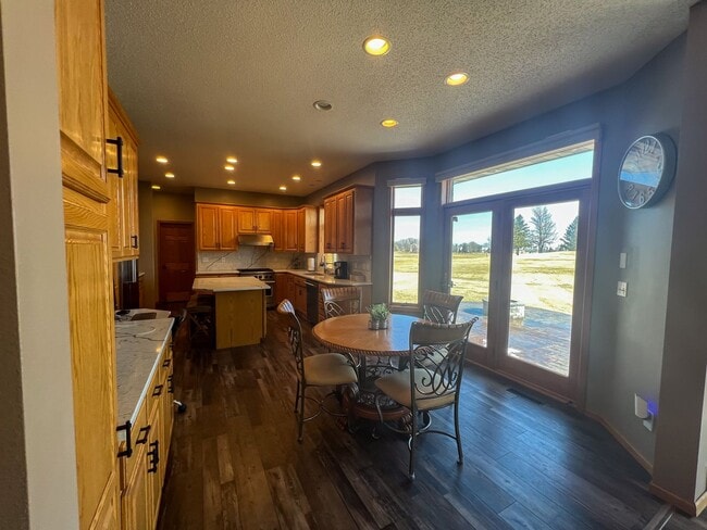 Building Photo - Single Family Home in Moorhead!