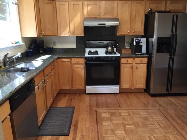 Building Photo - Charming 4 Bed 2 Bath Home in Wedgewood